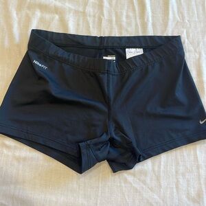 B9B021 Nike shorts dry fit SZ M